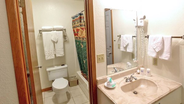 Bathroom Two Queen Beds